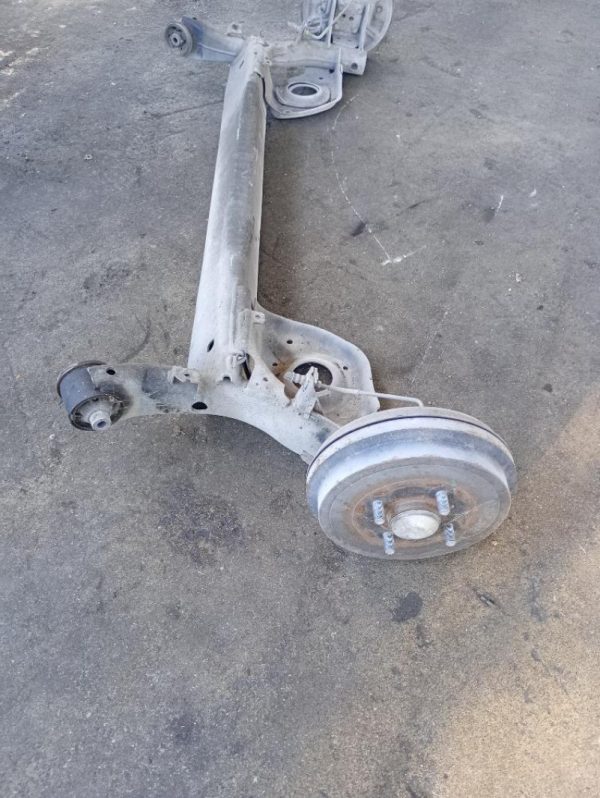 Assale / Ponte Posteriore Nissan Micra K13 1.2 12V 59 KW HR12 2010 – 2016