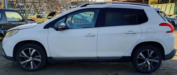 Peugeot 2008 Anno 2015 | Veicolo Intero | SOLO PER RICAMBI