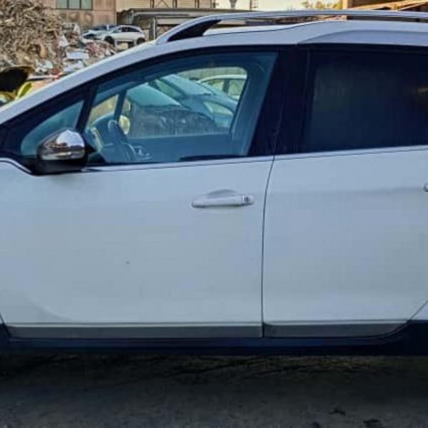 Peugeot 2008 Anno 2015 | Veicolo Intero | SOLO PER RICAMBI