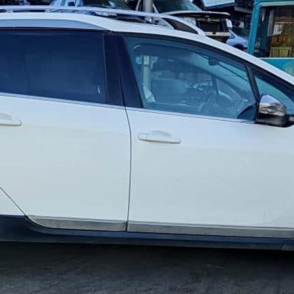 Peugeot 2008 Anno 2015 | Veicolo Intero | SOLO PER RICAMBI