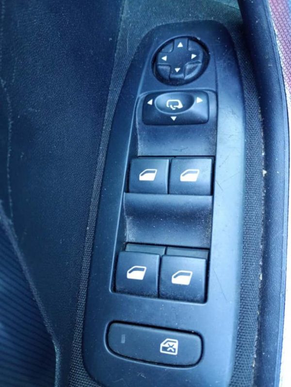 Peugeot 2008 Anno 2015 | Veicolo Intero | SOLO PER RICAMBI