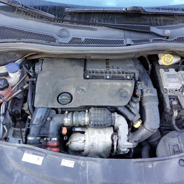 Peugeot 2008 Anno 2015 | Veicolo Intero | SOLO PER RICAMBI