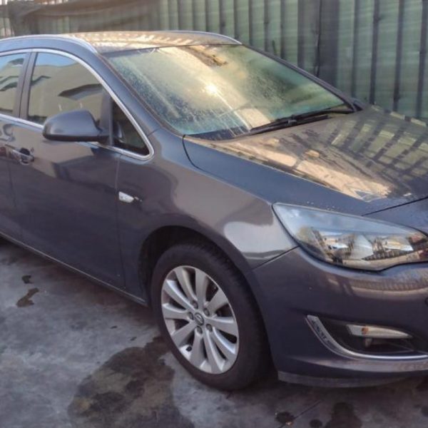 Opel Astra J | Veicolo Intero | SOLO PER RICAMBI