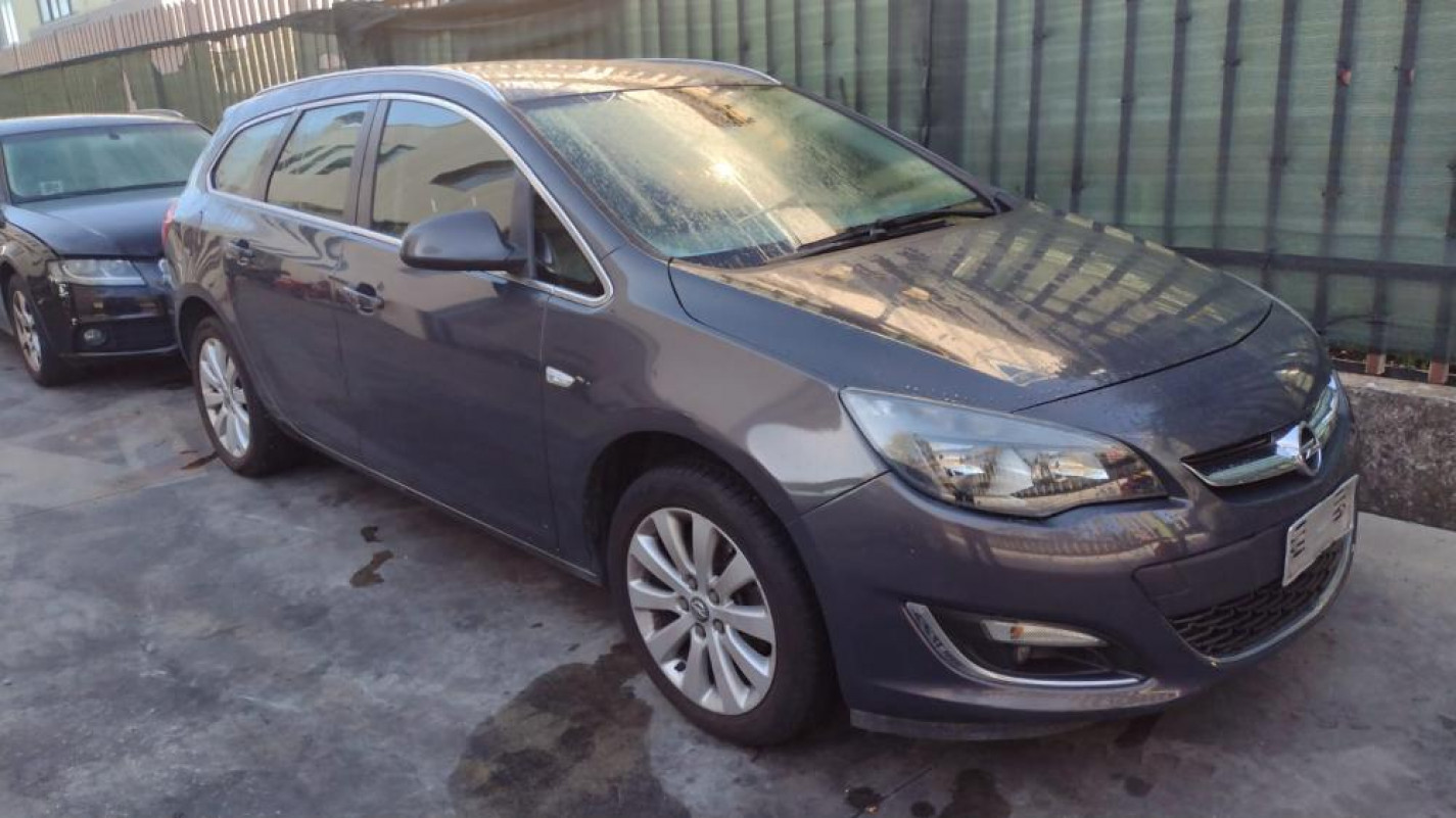Opel Astra J | Veicolo Intero | SOLO PER RICAMBI