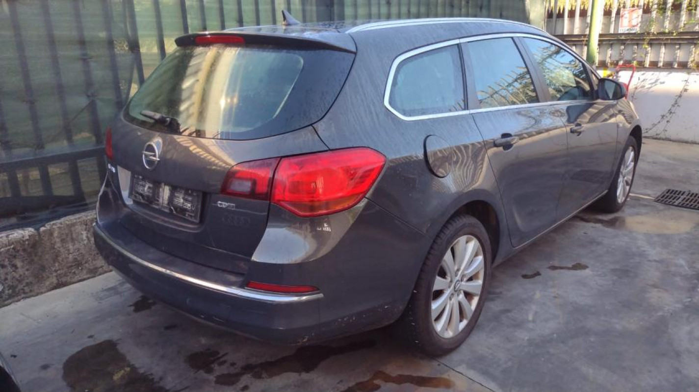 Opel Astra J | Veicolo Intero | SOLO PER RICAMBI