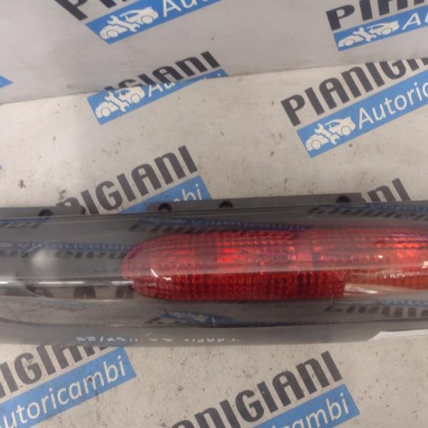 Faro Posteriore Sinistro Renault Trafic 2004 – per modello a Battente