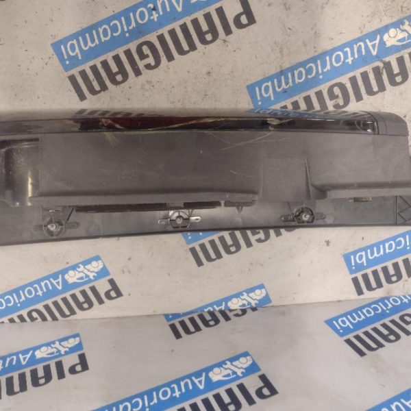 Faro Posteriore Sinistro Renault Trafic 2004 – per modello a Battente