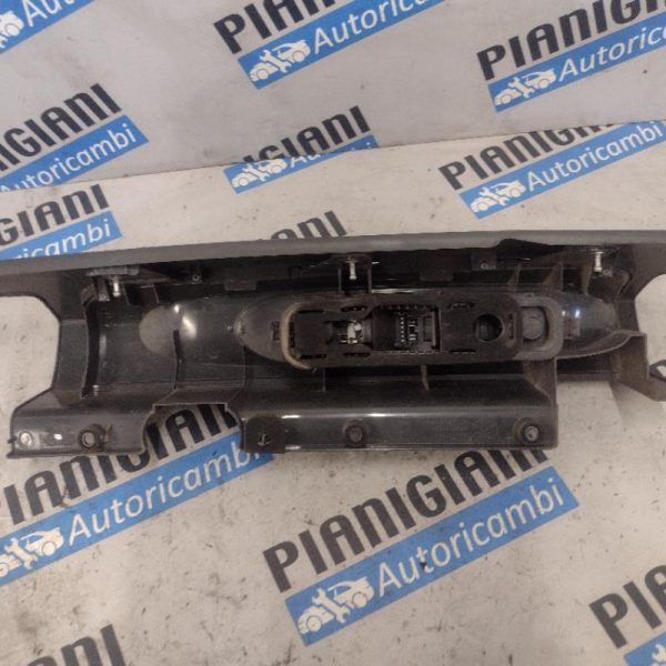 Faro Posteriore Sinistro Renault Trafic 2004 – per modello a Battente
