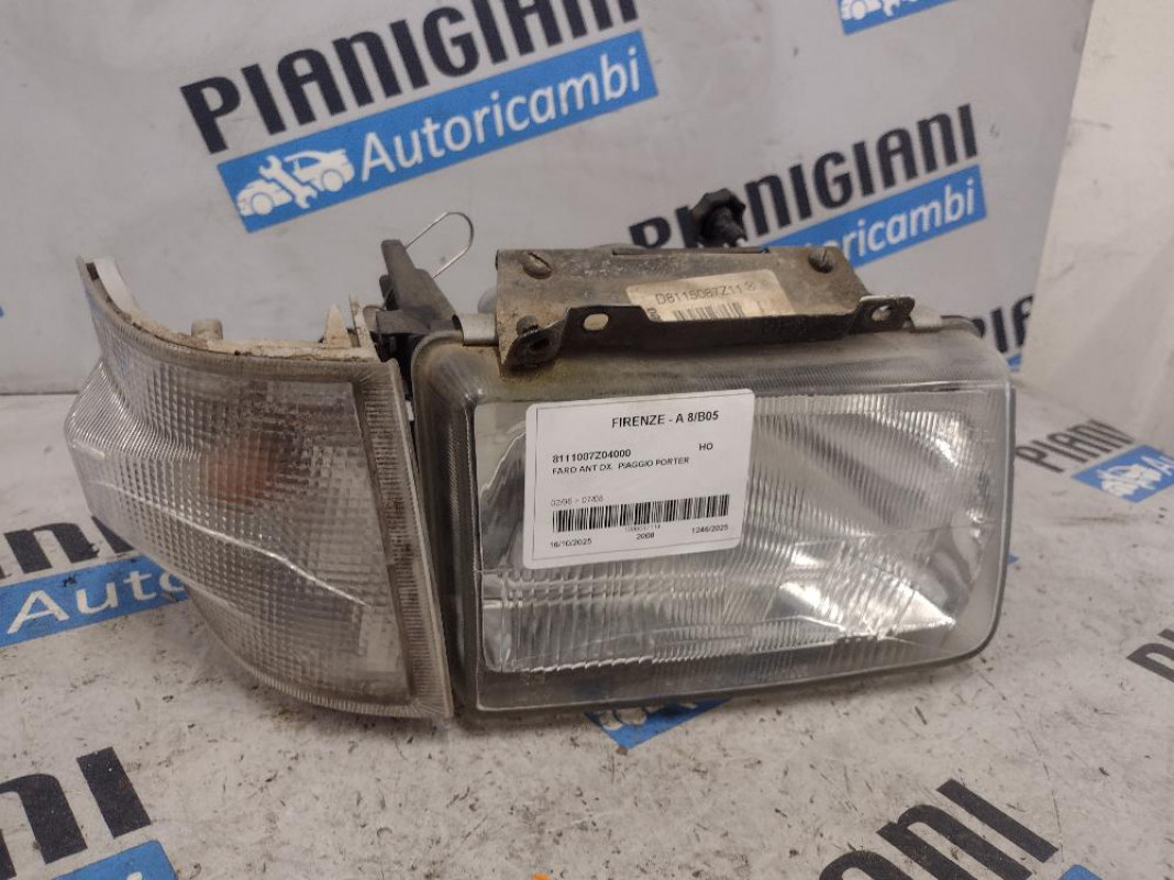 Faro / Fanale / Proiettore Piaggio Porter Destro 2008