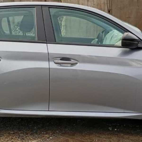 Peugeot 208 STYLE Anno 2024 | Veicolo Intero | SOLO PER RICAMBI