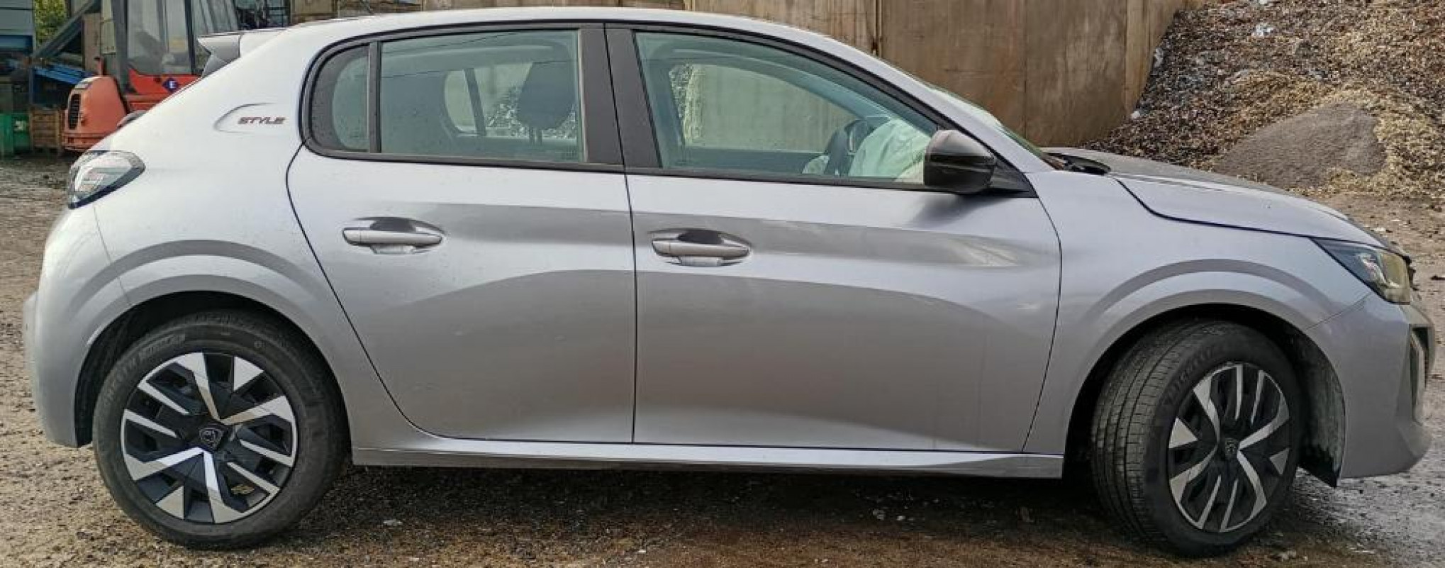 Peugeot 208 STYLE Anno 2024 | Veicolo Intero | SOLO PER RICAMBI