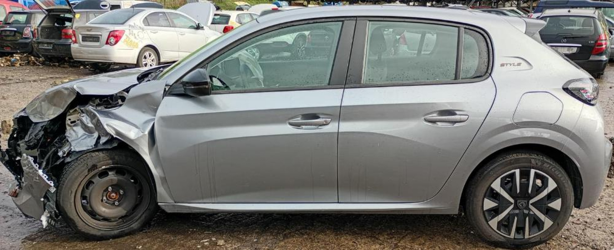 Peugeot 208 STYLE Anno 2024 | Veicolo Intero | SOLO PER RICAMBI