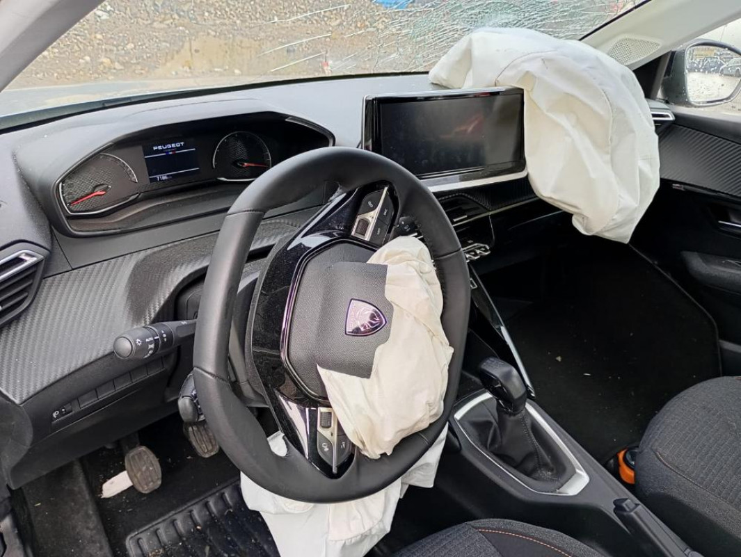 Peugeot 208 STYLE Anno 2024 | Veicolo Intero | SOLO PER RICAMBI