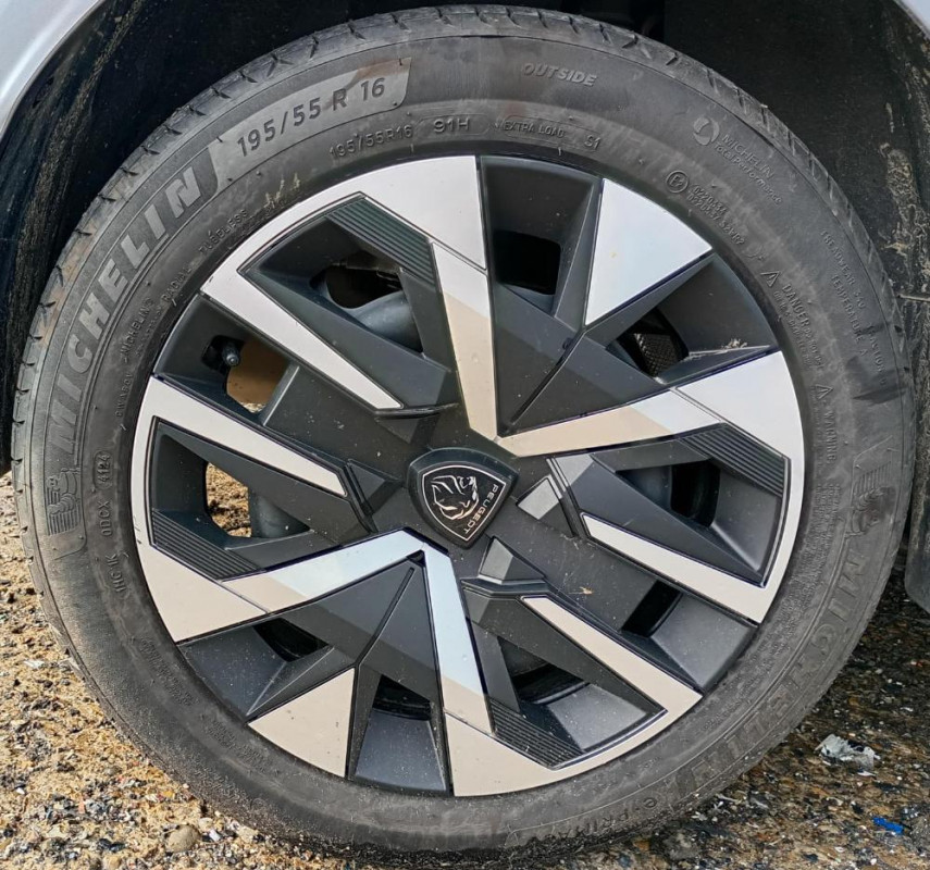 Peugeot 208 STYLE Anno 2024 | Veicolo Intero | SOLO PER RICAMBI