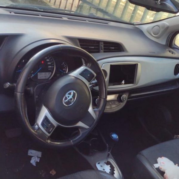Toyota Yaris Hybrid 2012 VEICOLO INTERO PER RICAMBI