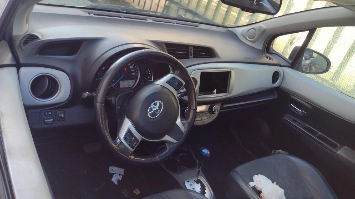 Toyota Yaris Hybrid 2012 VEICOLO INTERO PER RICAMBI