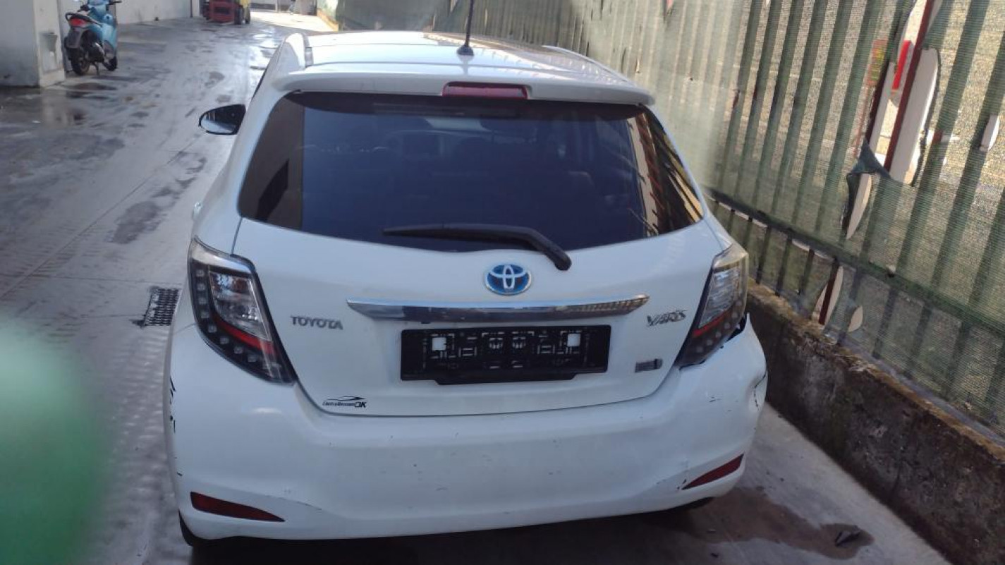 Toyota Yaris Hybrid 2012 VEICOLO INTERO PER RICAMBI