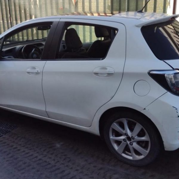 Toyota Yaris Hybrid 2012 VEICOLO INTERO PER RICAMBI
