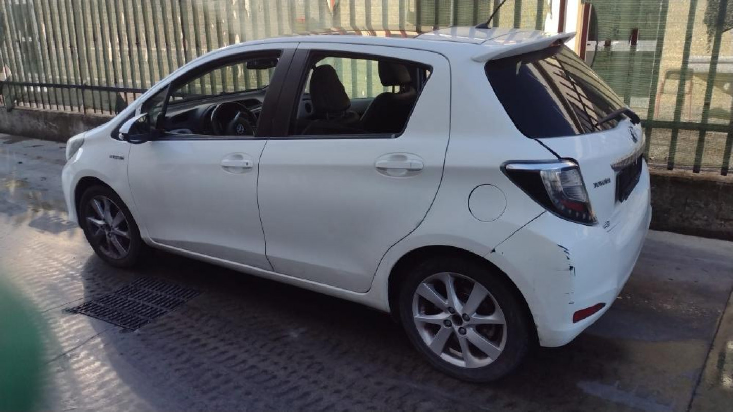 Toyota Yaris Hybrid 2012 VEICOLO INTERO PER RICAMBI