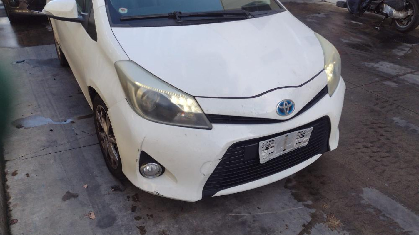Toyota Yaris Hybrid 2012 VEICOLO INTERO PER RICAMBI