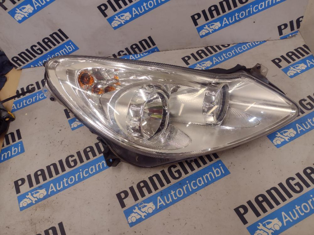 Proiettore / Faro Anteriore Destro Opel Corsa D 2007