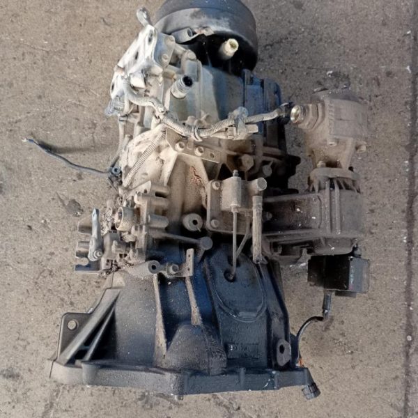 Cambio manuale 5 marce Mitsubishi Fuso 3.0 Diesel 96 KW 4P10-0AT2 anno 2010