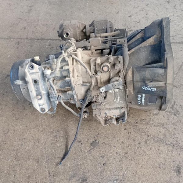 Cambio manuale 5 marce Mitsubishi Fuso 3.0 Diesel 96 KW 4P10-0AT2 anno 2010