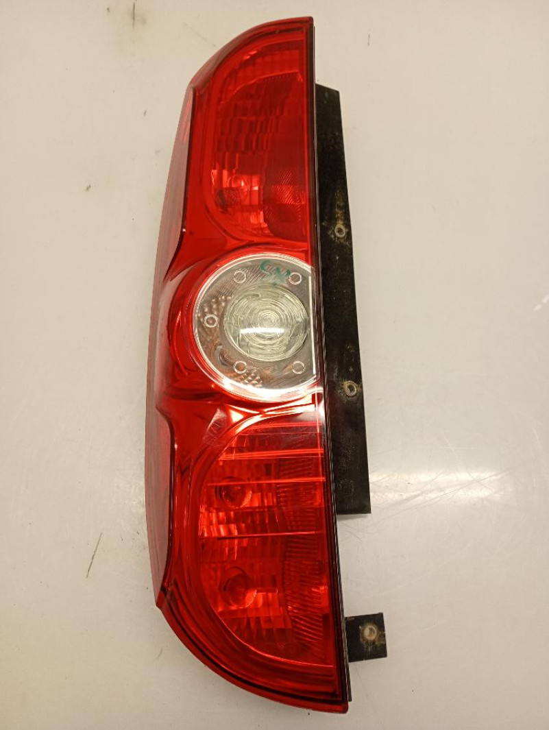 Faro / Fanale Posteriore Sinistro Fiat Doblò 2009 – 2015