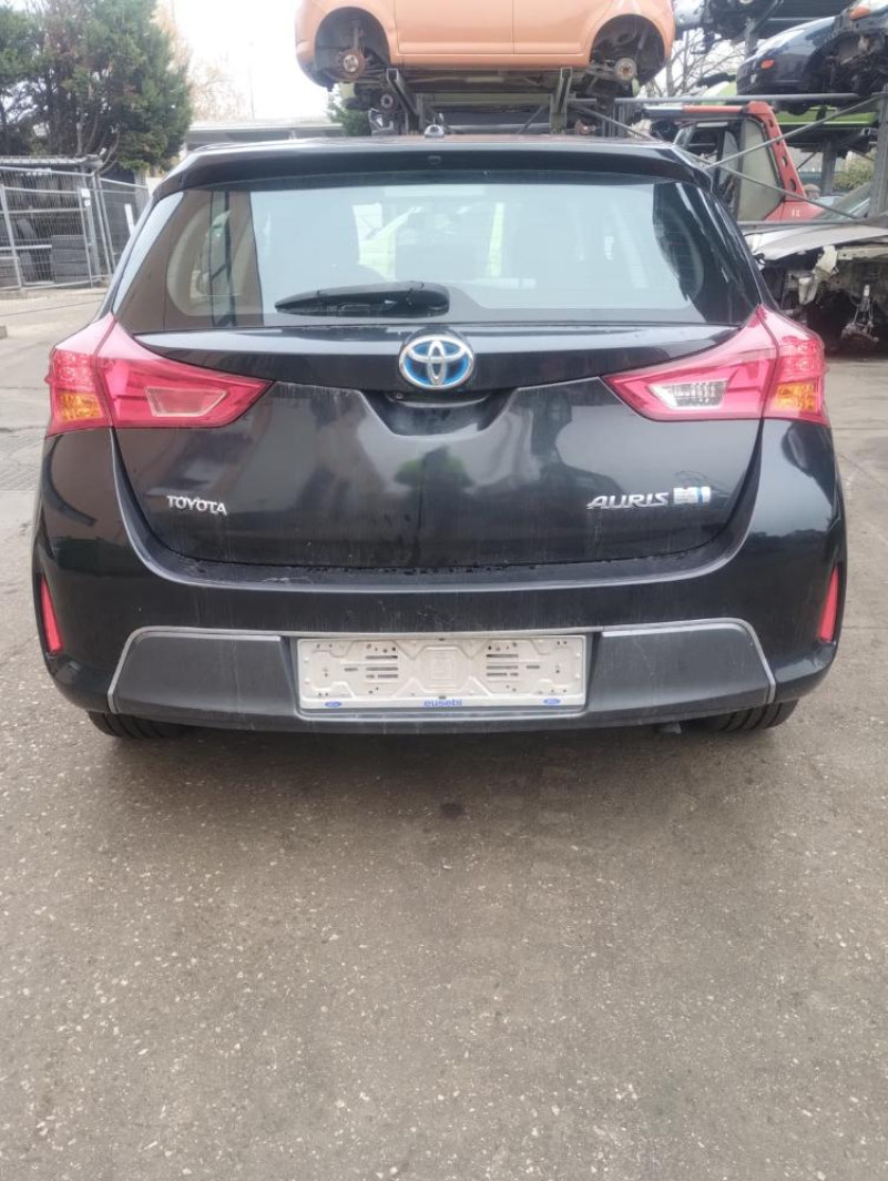 Toyota Auris Hybrid Anno 2013 | Veicolo Intero | SOLO PER RICAMBI