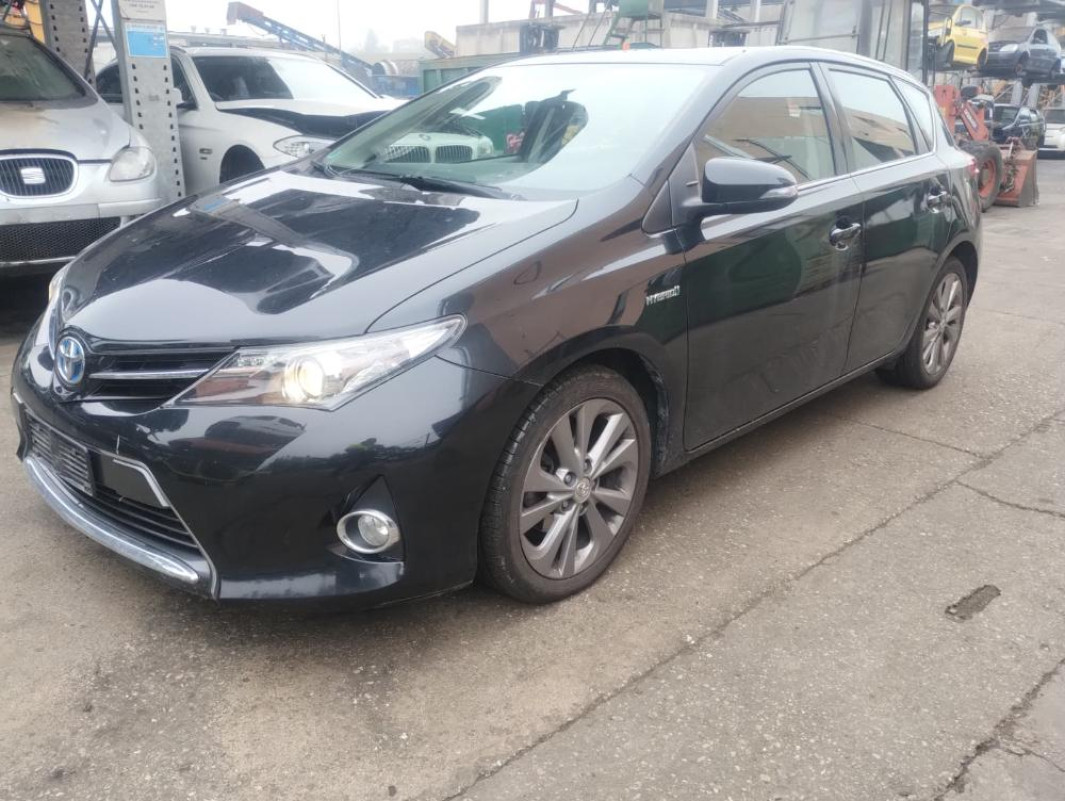 Toyota Auris Hybrid Anno 2013 | Veicolo Intero | SOLO PER RICAMBI