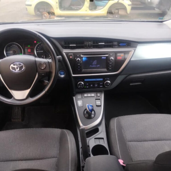 Toyota Auris Hybrid Anno 2013 | Veicolo Intero | SOLO PER RICAMBI