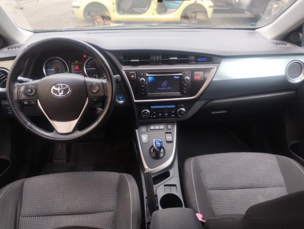 Toyota Auris Hybrid Anno 2013 | Veicolo Intero | SOLO PER RICAMBI