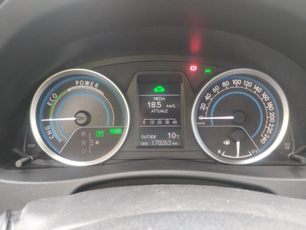 Toyota Auris Hybrid Anno 2013 | Veicolo Intero | SOLO PER RICAMBI