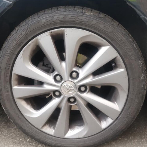 Toyota Auris Hybrid Anno 2013 | Veicolo Intero | SOLO PER RICAMBI