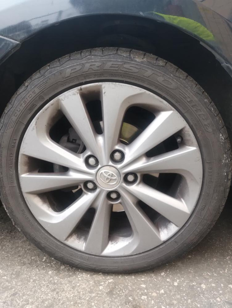 Toyota Auris Hybrid Anno 2013 | Veicolo Intero | SOLO PER RICAMBI