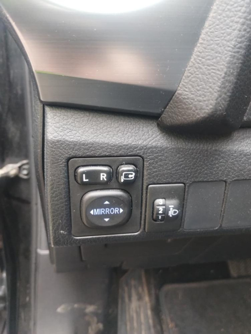 Toyota Auris Hybrid Anno 2013 | Veicolo Intero | SOLO PER RICAMBI