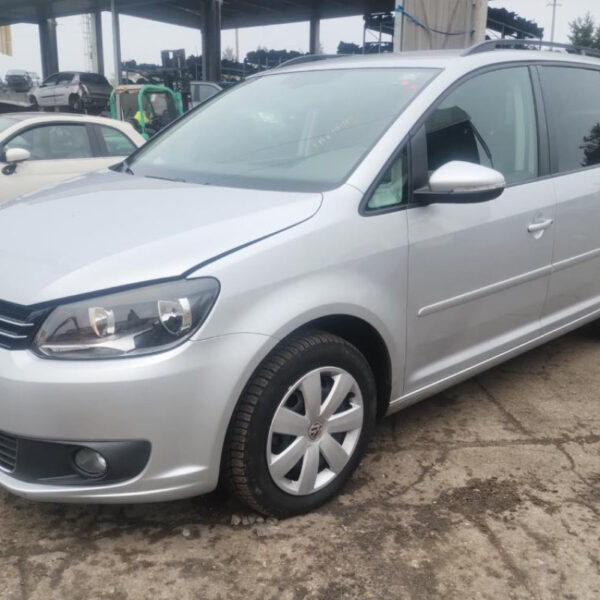 Volkswagen Touran Anno 2015 | Veicolo Intero | SOLO PER RICAMBI
