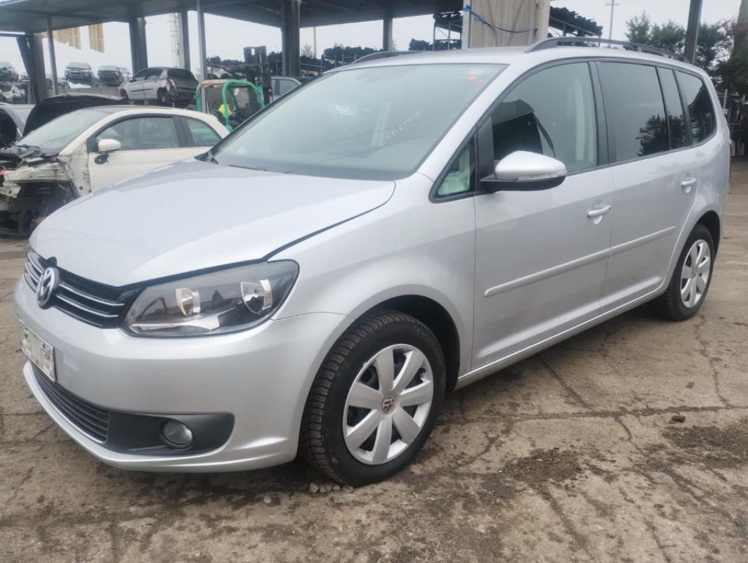 Volkswagen Touran Anno 2015 | Veicolo Intero | SOLO PER RICAMBI