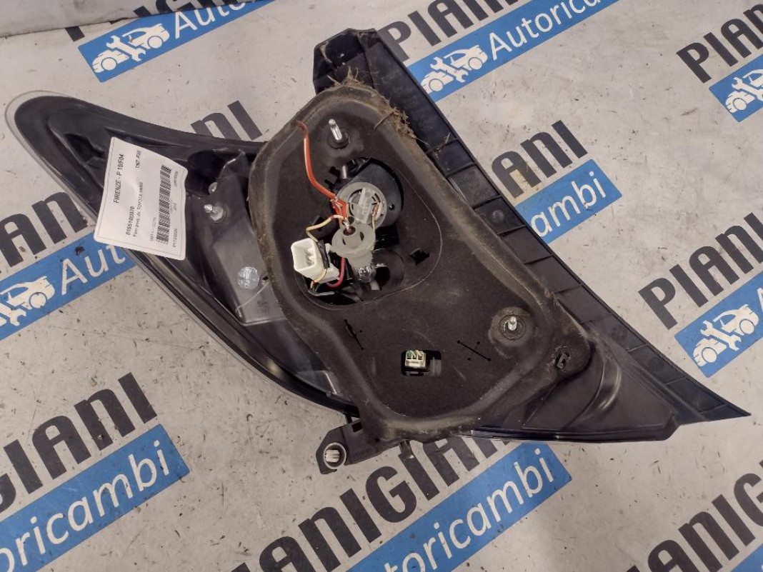 Fanale / Faro Posteriore Destro Toyota Yaris 2012