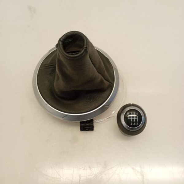 Cuffia Leva Cambio con Pomello Nissan Juke (F16E) 2019 >