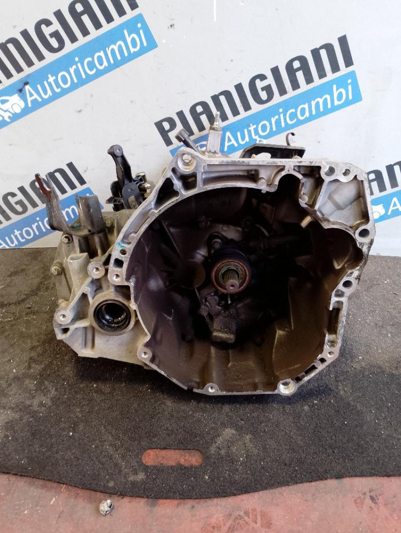 Cambio Nissan Micra HR12