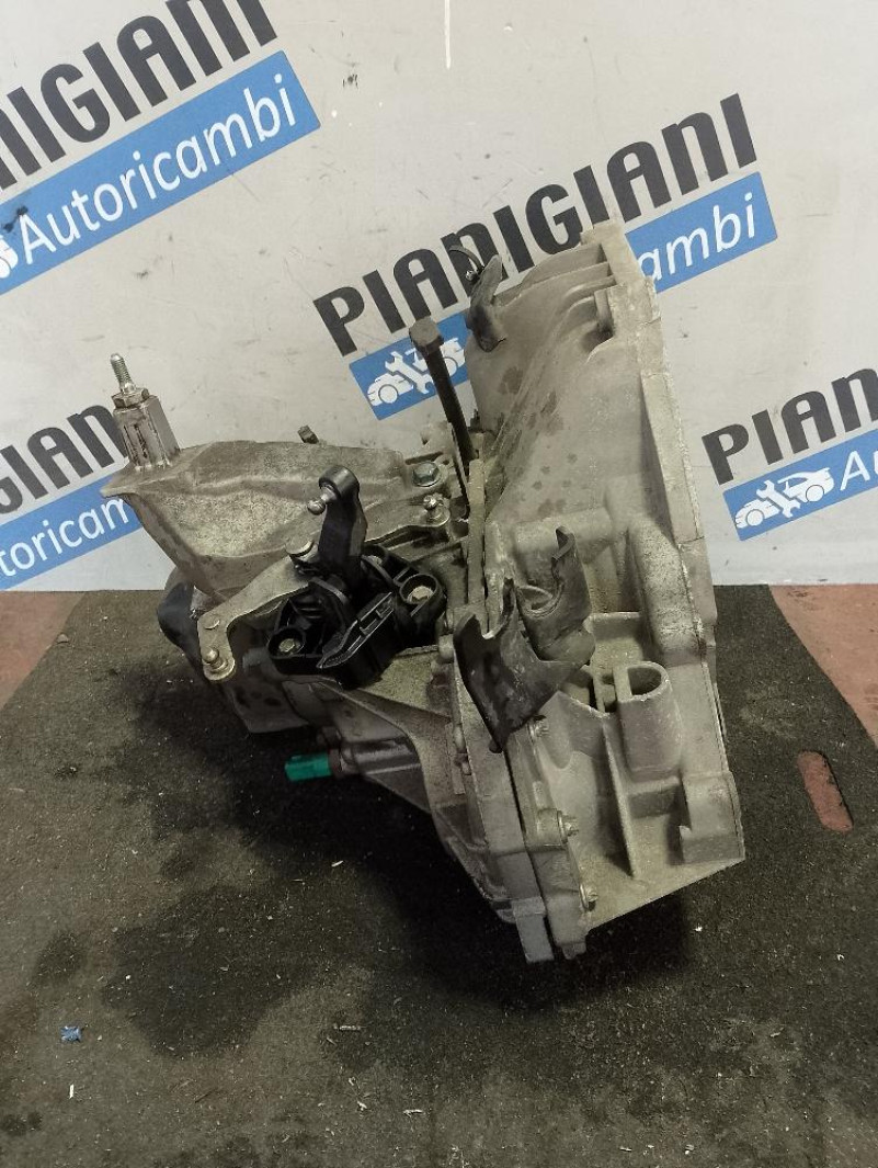 Cambio Nissan Micra HR12