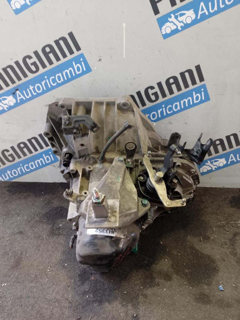 Cambio Nissan Micra HR12