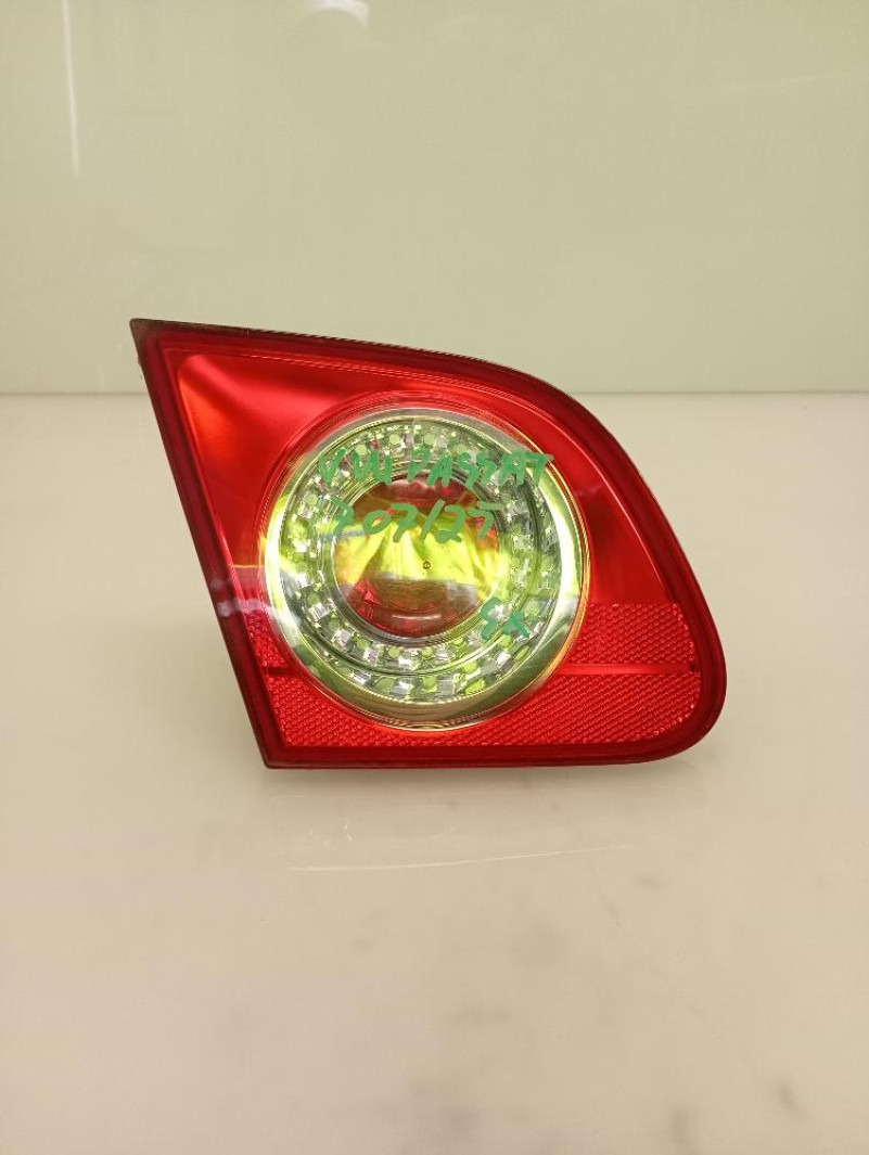 Faro / Fanale Posteriore Interno Sinistro Volkswagen Passat ber. 4p 2005 – 2010