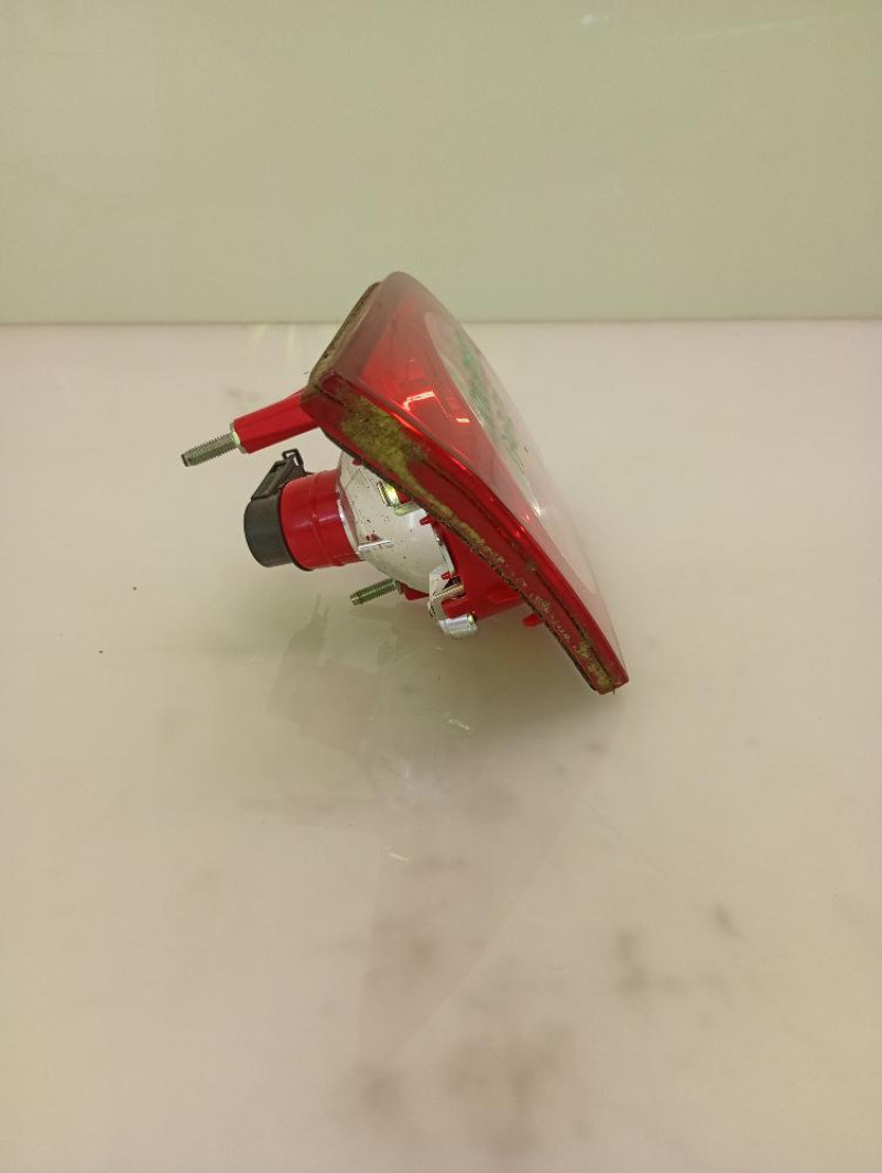 Faro / Fanale Posteriore Interno Sinistro Volkswagen Passat ber. 4p 2005 – 2010