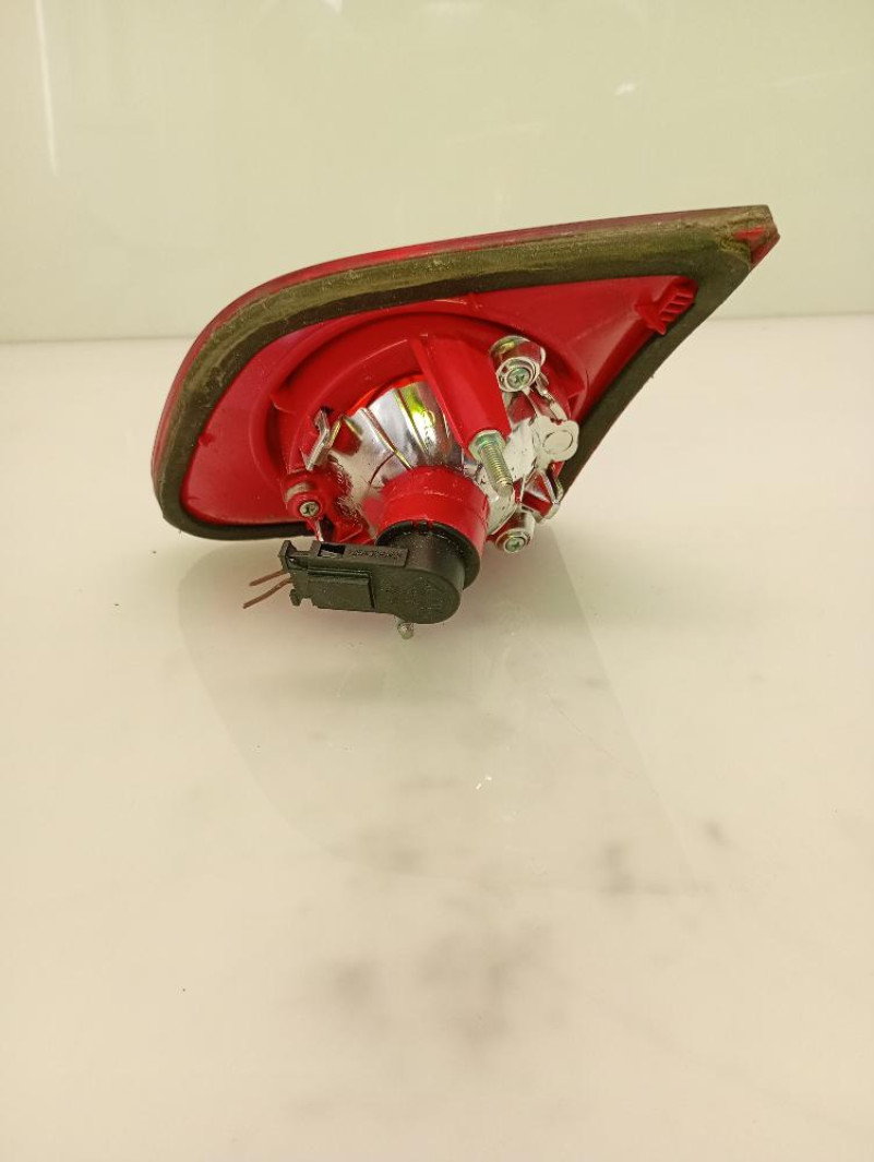 Faro / Fanale Posteriore Interno Sinistro Volkswagen Passat ber. 4p 2005 – 2010