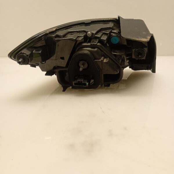 Faro / Fanale / Proiettore Posteriore Destro Peugeot 208 LED 2024