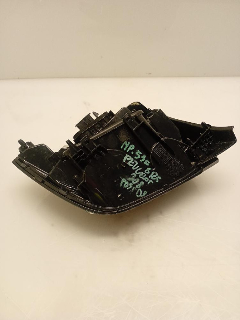 Faro / Fanale / Proiettore Posteriore Destro Peugeot 208 LED 2024