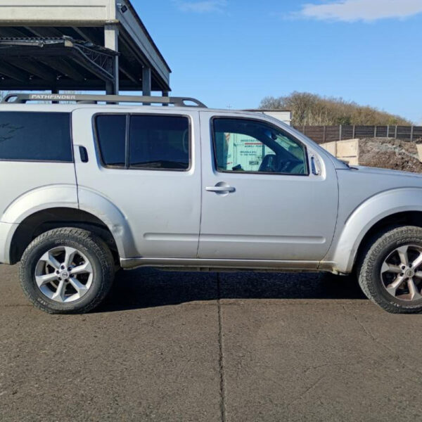 Nissan Pathfinder Anno 2012 | Veicolo Intero | SOLO PER RICAMBI