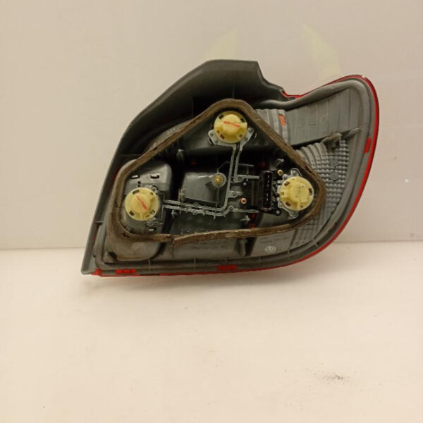 Faro / Fanale / Proiettore Posteriore Sinistro Toyota Yaris 2003 – 2005